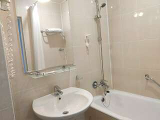 Гостиница Президент Отель Дис Чебоксары Стандарт "Комфорт" с двумя раздельными кроватями-4